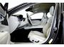Volvo V90 2.0 T8 AWD 335kW/456pk Aut8 Plug-in hybrid Plus Bright HARMAN/KARDON + EL.TREKHAAK + SPORTSTOELEN + ADAPT.CRUISE + STANDKACHEL + STOEL-&STUURVERWARMING + LEDEREN DASHBOARD + LED KOPLAMPEN + CAMERA + ZITVERHOGERS + PARKSENSOREN + 20" LM-VELGEN!!