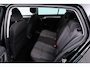 Volkswagen Golf 1.2 TSI Connected Series (CARPLAY, STOELVERWARMING, NAVIGATIE, PARKEERSENSOREN, LM VELGEN,)