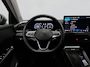 Volkswagen T-Roc 1.5 eTsi Life First Edition ACC Stoelverwarming Lane assist Apple Carplay