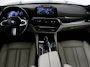 BMW 5-Serie Touring 520i M-Sport High Executive | Leder | Memory | Cruise control | Stoelverwarming | Trekhaak | Camera | Park assist | Sfeerverlichting | Navigatie | Bluetooth