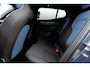 Volvo EX30 P3 Long Range Plus Europa 69 kWh | Denim Blue | Indigo interieur | Elektrisch verstelbare voorstoelen | Stoel-/ stuurwielverwarming | Harman Kardon | Keyless entry | 18 inch lichtmetalen velgen | Warmtepomp | Vehicle to load | Volvo Guard | Adaptieve cruise control | BLIS