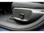 Volvo EX30 P3 Long Range Plus Europa 69 kWh | Denim Blue | Indigo interieur | Elektrisch verstelbare voorstoelen | Stoel-/ stuurwielverwarming | Harman Kardon | Keyless entry | 18 inch. lichtmetalen velgen | Warmtepomp | Vehicle to load | Volvo Guard | Adaptieve cruise control | BLIS