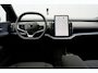Volvo EX30 P3 Long Range Plus Europa 69 kWh Onyx Black | Indigo interieur | Elektrisch verstelbare voorstoelen | Stoel-/ stuurwielverwarming | Harman Kardon | Keyless entry | 18 inch lichtmetalen velgen | Warmtepomp | Vehicle to load | Volvo Guard | Adaptieve cruise control | BLIS