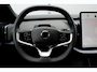 Volvo EX30 P3 Long Range Plus Europa 69 kWh Onyx Black | Indigo interieur | Elektrisch verstelbare voorstoelen | Stoel-/ stuurwielverwarming | Harman Kardon | Keyless entry | 18 inch lichtmetalen velgen | Warmtepomp | Vehicle to load | Volvo Guard | Adaptieve cruise control | BLIS