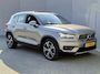 Volvo XC40 1.5 T5 Recharge Business Pro / Dealer Onderhouden / Trekhaak Wegklapbaar (1800KG) / Schuif- en Kantel Dak / Harman Kardon Audio / Stoel & Stuurverwarming / Elektrische Achterklep / Rondomzicht Camera / Adaptief Cruise Control /