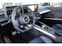 Alpine A290 GTS 220PK 52 kWh | DEVIALET AUDIO SYSTEM | DRAADLOZE TELEFOONLADER | ELEKTRISCH VERWARMBAAR STUURWIEL | 19" LICHTMETALEN VELGEN "SNOWFLAKE" NOIR BRILLIANT | ALPINE LOGO OP ZIJSCHERMEN | BREMBO REMKLAUWEN "ROUGE RACING" | ALPINE TELEMETRICS PREMIUM | NAPPA LEDEREN BEKLEDING BLUE PROFOND/GRIS EVEE MET ALPINE STIKSELS EN LOGO | MICHELIN PILOT SPORT BANDEN | ALPINE SPORT CHASSIS | GROOTLICHT ASSISTENT | DCC | ADAPTIVE CRUISE CONTROL | PARKEERNSENSOREN VOOR ACHTER EN ZIJKANT | ACHTERUITRIJ CAMERA | HANDSFREE CARD | VERWARMBARE VOORSTOELEN | WARMTEPOMP | NAVIGATIE BY "GOOGLE" | DRAADLOZE APPLE CARPLAY/ANDROID AUTO | FULL LED KOPLAMPEN MET FRANSE FLAG | PRIVACY GLASS | SFEER VERLICHTING | 3-FASE LADER | 100 KW SNELLADER |