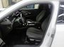 Peugeot 2008 1.2 Hybrid 145 Allure Tot 8 Jaar Garantie | Automaat | Carplay | Camera 360* Graden | Navigatie | Adaptieve Cruise Control | Dodehoekbewaking | PDC V+A | Origineel NL