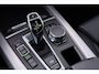 BMW X5 xDrive40d M-Sport | GRIJS KENTEKEN | Panoramadak | Harman/Kardon | 360° Camera | Trekhaak | Head-Up |  Stoel+Stuurverwarming