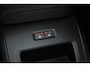 Volvo XC60 T6 Plug-in hybrid AWD Ultra Dark | Luchtvering | Trekhaak | Panoramisch Schuif-/Kanteldak | Verwarmbare voorstoelen en achterbank | Head up display | 360 graden camera | Google Navigatie | BLIS | Adaptieve Cruise Control | Keyless |