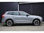 Volvo XC60 T6 Plug-in hybrid AWD Ultra Dark | Luchtvering | Trekhaak | Panoramisch Schuif-/Kanteldak | Verwarmbare voorstoelen en achterbank | Head up display | 360 graden camera | Google Navigatie | BLIS | Adaptieve Cruise Control | Keyless |