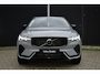 Volvo XC60 T6 Plug-in hybrid AWD Ultra Dark | Luchtvering | Trekhaak | Panoramisch Schuif-/Kanteldak | Verwarmbare voorstoelen en achterbank | Head up display | 360 graden camera | Google Navigatie | BLIS | Adaptieve Cruise Control | Keyless |