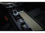 Volvo XC60 T6 Plug-in hybrid AWD Ultra Dark | Luchtvering | Trekhaak | Panoramisch Schuif-/Kanteldak | Verwarmbare voorstoelen en achterbank | Head up display | 360 graden camera | Google Navigatie | BLIS | Adaptieve Cruise Control | Keyless |