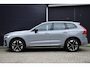 Volvo XC60 T6 Plug-in hybrid AWD Ultra Dark | Luchtvering | Trekhaak | Panoramisch Schuif-/Kanteldak | Verwarmbare voorstoelen en achterbank | Head up display | 360 graden camera | Google Navigatie | BLIS | Adaptieve Cruise Control | Keyless |