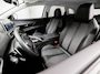 Peugeot 3008 1.2 PureTech Allure Automaat (APPLE CARPLAY, LED KOPLAMPEN, FOCAL AUDIO, LEDER, SPORTSTOELEN, GETINT GLAS, CRUISE, DAKRAILS, NIEUWSTAAT)