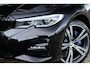 BMW 3-Serie Touring (G21) 330e 292PK XDRIVE M-SPORT SHADOW LINE Panodak | 95% SOH | Navi | Comfort Access | Laser Light | Memory | Sfeerverl. | Active Cruise | Head Up | 19 Inch Lm |