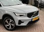 Volvo XC40 2.0 B4 Plus Dark | Navigatie | Pilot assist | Harman-kardon | Panoramadak | 360 camera | Leer | Full LED | DAB+ | NL auto!! |