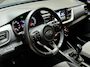 Kia Stonic DynamicLine NL AUTO NAP NAVI/CAMERA CARPLAY ANDROID TWO-TONE AIRCO CRUISE TREKHAAK!!