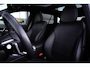 Mercedes-Benz C-klasse Estate 200 AMG Line | 204 PK | Panoramadak | Leder | 360°-camera | Massage stoelen | Mercedes-Benz C-Klasse Estate 200 AMG Line 204 PK met een 1.5-liter viercilinder benzinemotor met mild-hybride ondersteuning, lederen bekleding, elektrisch panoramadak, verwarmde en geventile