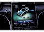 Mercedes-Benz C-klasse Estate 200 AMG Line | 204 PK | Panoramadak | Leder | 360°-camera | Massage stoelen | Mercedes-Benz C-Klasse Estate 200 AMG Line 204 PK met een 1.5-liter viercilinder benzinemotor met mild-hybride ondersteuning, lederen bekleding, elektrisch panoramadak, verwarmde en geventile