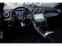 Mercedes-Benz C-klasse Estate 200 AMG Line | 204 PK | Panoramadak | Leder | 360°-camera | Massage stoelen | Mercedes-Benz C-Klasse Estate 200 AMG Line 204 PK met een 1.5-liter viercilinder benzinemotor met mild-hybride ondersteuning, lederen bekleding, elektrisch panoramadak, verwarmde en geventile