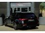 Mercedes-Benz C-klasse Estate 200 AMG Line | 204 PK | Panoramadak | Leder | 360°-camera | Massage stoelen | Mercedes-Benz C-Klasse Estate 200 AMG Line 204 PK met een 1.5-liter viercilinder benzinemotor met mild-hybride ondersteuning, lederen bekleding, elektrisch panoramadak, verwarmde en geventile