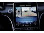 Mercedes-Benz C-klasse Estate 200 AMG Line | 204 PK | Panoramadak | Leder | 360°-camera | Massage stoelen | Mercedes-Benz C-Klasse Estate 200 AMG Line 204 PK met een 1.5-liter viercilinder benzinemotor met mild-hybride ondersteuning, lederen bekleding, elektrisch panoramadak, verwarmde en geventile
