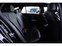 Mercedes-Benz C-klasse Estate 200 AMG Line | 204 PK | Panoramadak | Leder | 360°-camera | Massage stoelen | Mercedes-Benz C-Klasse Estate 200 AMG Line 204 PK met een 1.5-liter viercilinder benzinemotor met mild-hybride ondersteuning, lederen bekleding, elektrisch panoramadak, verwarmde en geventile