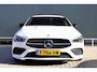 Mercedes-Benz CLA 180 AMG Line | Sfeerverlichting | 19 Inch | Trekhaak | Camera | Apple Carplay / Android Auto