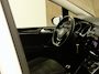 Volkswagen Touran 1.5 TSI Highline - AIRCO (AUTOMATISCH) - BLUETOOTH TELEFOONVOORBEREIDING - ALCANTARA BEKLEDING - PARKEERSENSOREN VOOR EN ACHTER - APPLE CARPLAY/ANDROID AUTO - CRUISE CONTROL ADAPTIEF - LED KOPLAMPEN