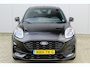 Ford Puma 1.0-125pk EcoBoost Hybrid ST-Line X. Alweer zo'n mooie uiterst complete Ford Puma met slechts 7.400km èn fabr. garantie t/m 10-12-2029 ! Autm. airco, LED verlichting, navigatie, telefoonvoorb., bestuurders assistent pakket, winterpakket etc., etc