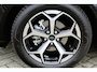 Ford Puma 1.0-125pk EcoBoost Hybrid ST-Line X. Alweer zo'n mooie uiterst complete Ford Puma met slechts 7.400km èn fabr. garantie t/m 10-12-2029 ! Autm. airco, LED verlichting, navigatie, telefoonvoorb., bestuurders assistent pakket, winterpakket etc., etc