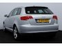 Audi A3 Sportback 2.0 TDI Attraction Pro Line Business/ 5-Drs/ Sportstoelen/ 17'' LMV/ Navi/ Clima/ Cruise/ Sportstuur/ Elek. pakket/ Isofix/ Radio-CD AUX/ Armsteun/ Mistl./ Dakspoiler/ Dakrails/ Chroom.