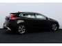 Volvo V40 2.0 D2 R-Design/ D-Riem verv: 150.000 KM!/ Trekhaak/ Half Leder - Alcantara/ 16'' LMV/ Voorruitverw./ Stoelverw./ Navi/ Clima/ Cruise/ Elek. pakket/ Isofix/ Bluetooth/ Multi. LEDER. Stuur/ PDC/ Chroom.