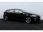 Volvo V40 2.0 D2 R-Design/ D-Riem verv: 150.000 KM!/ Trekhaak/ Half Leder - Alcantara/ 16'' LMV/ Voorruitverw./ Stoelverw./ Navi/ Clima/ Cruise/ Elek. pakket/ Isofix/ Bluetooth/ Multi. LEDER. Stuur/ PDC/ Chroom.