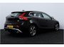Volvo V40 2.0 D2 R-Design/ D-Riem verv: 150.000 KM!/ Trekhaak/ Half Leder - Alcantara/ 16'' LMV/ Voorruitverw./ Stoelverw./ Navi/ Clima/ Cruise/ Elek. pakket/ Isofix/ Bluetooth/ Multi. LEDER. Stuur/ PDC/ Chroom.
