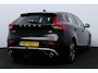 Volvo V40 2.0 D2 R-Design/ D-Riem verv: 150.000 KM!/ Trekhaak/ Half Leder - Alcantara/ 16'' LMV/ Voorruitverw./ Stoelverw./ Navi/ Clima/ Cruise/ Elek. pakket/ Isofix/ Bluetooth/ Multi. LEDER. Stuur/ PDC/ Chroom.