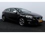 Volvo V40 2.0 D2 R-Design/ D-Riem verv: 150.000 KM!/ Trekhaak/ Half Leder - Alcantara/ 16'' LMV/ Voorruitverw./ Stoelverw./ Navi/ Clima/ Cruise/ Elek. pakket/ Isofix/ Bluetooth/ Multi. LEDER. Stuur/ PDC/ Chroom.