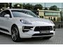 Porsche Macan 2.0 SportDesign Krijt Pano Luchtvering 18-weg NL-auto