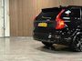 Volvo XC90 T8 AWD Recharge Ultra Dark Black | Vol! | Bowers & Wilkins | Luchtvering | Stoelventilatie | Trekhaak | 360 Camera | Head-Up Display | Stoelmassage | 455pk | Adaptieve Cruise Control | Black Pack; zwarte logo's, velgen | Stoelverwarming voor+achter | Stuurwielverwarming | Schuifdak | 22 Inch | Full LED Meesturende koplampen | Pilot Assist | BLIS Dode Hoek Detectie | Alcantara hemelbekleding | Lederen handgrepen en zonnekleppen | Elektrische voorstoelen geheugen | Nappa Lederen bekleding | Zitting verlenging voorstoelen | Lederen Dashboard | Google Infotainment | Keyless Drive | Parkeersensoren voor+achter | Elektrisch bedienbare achterklep | Geïntegreerde zongordijnen achterportieren | Geïntegreerd kinderzitje achterin | Verlichte instaplijsten | 7-Persoons | 4-Zone Climate Control | DAB Radio | Apple Carplay/Android Auto | Alarm Klasse III | Draadloos telefoon opladen | Volvo On Call met mobiele App functie | Auto is tevens voorzien van Gold Coating | Onyx Black Metallic |