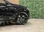 Volvo XC90 T8 AWD Recharge Ultra Dark Black | Vol! | Bowers & Wilkins | Luchtvering | Stoelventilatie | Trekhaak | 360 Camera | Head-Up Display | Stoelmassage | 455pk | Adaptieve Cruise Control | Black Pack; zwarte logo's, velgen | Stoelverwarming voor+achter | Stuurwielverwarming | Schuifdak | 22 Inch | Full LED Meesturende koplampen | Pilot Assist | BLIS Dode Hoek Detectie | Alcantara hemelbekleding | Lederen handgrepen en zonnekleppen | Elektrische voorstoelen geheugen | Nappa Lederen bekleding | Zitting verlenging voorstoelen | Lederen Dashboard | Google Infotainment | Keyless Drive | Parkeersensoren voor+achter | Elektrisch bedienbare achterklep | Geïntegreerde zongordijnen achterportieren | Geïntegreerd kinderzitje achterin | Verlichte instaplijsten | 7-Persoons | 4-Zone Climate Control | DAB Radio | Apple Carplay/Android Auto | Alarm Klasse III | Draadloos telefoon opladen | Volvo On Call met mobiele App functie | Auto is tevens voorzien van Gold Coating | Onyx Black Metallic |