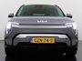 Kia EV3 Plus Advanced 58.3 kWh SOH 100% | HARMAN KARDON | DODE HOEK | ELEK. STOELEN | STOEL + STUURVERWARMING | ADAP. CRUISE | ACHTERUITRIJCAMERA | PANO | FABRIEKS GARANTIE TOT 01-2032 | NET ONDERHOUD GEHAD DIRECT LEVERBAAR |