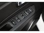 Renault Captur 0.9 TCe Limited/ Two-Tone/ 17'' LMV/ LED Koplampen/ Keyless/ Half-Leder/ Apple + Android/ Clima/ Cruise/ Extra Getint glas/ PDC/ Bluetooth/ Armsteun/ Multi. LEDER. Stuur/ LED Mistl.
