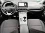Hyundai Kona Electric EV Fashion 64 kWh ✓2e Eigenaar✓Carplay✓Camera✓Trekhaak✓Dealer Onderhouden✓Draadloze telefoonlader✓Navi✓Keyless✓✓Rijstrooksensor✓Dodehoeksensor✓Pdc✓Lm velgen 17"✓Clima✓Cruise✓204pk✓N.A.P✓Bj 12-2020✓Apk tot 09-2028