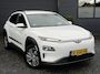 Hyundai Kona Electric EV Fashion 64 kWh ✓2e Eigenaar✓Carplay✓Camera✓Trekhaak✓Dealer Onderhouden✓Draadloze telefoonlader✓Navi✓Keyless✓✓Rijstrooksensor✓Dodehoeksensor✓Pdc✓Lm velgen 17"✓Clima✓Cruise✓204pk✓N.A.P✓Bj 12-2020✓Apk tot 09-2028