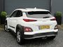 Hyundai Kona Electric EV Fashion 64 kWh ✓2e Eigenaar✓Carplay✓Camera✓Trekhaak✓Dealer Onderhouden✓Draadloze telefoonlader✓Navi✓Keyless✓✓Rijstrooksensor✓Dodehoeksensor✓Pdc✓Lm velgen 17"✓Clima✓Cruise✓204pk✓N.A.P✓Bj 12-2020✓Apk tot 09-2028