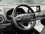 Hyundai Kona Electric EV Fashion 64 kWh ✓2e Eigenaar✓Carplay✓Camera✓Trekhaak✓Dealer Onderhouden✓Draadloze telefoonlader✓Navi✓Keyless✓✓Rijstrooksensor✓Dodehoeksensor✓Pdc✓Lm velgen 17"✓Clima✓Cruise✓204pk✓N.A.P✓Bj 12-2020✓Apk tot 09-2028