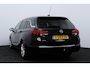 Opel Astra Sports Tourer 1.2 Elegance/ Trekhaak/ 16'' LMV/ LED Koplampen!/ Stoel + Stuurverw./ Camera/ Apple + Android/ Half-Leder/ Dode-Hoek DET./ Extra getint glas/ PDC V+A/ Navi/ Clima/ Cruise/ Bluetooth.