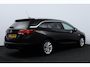 Opel Astra Sports Tourer 1.2 Elegance/ Trekhaak/ 16'' LMV/ LED Koplampen!/ Stoel + Stuurverw./ Camera/ Apple + Android/ Half-Leder/ Dode-Hoek DET./ Extra getint glas/ PDC V+A/ Navi/ Clima/ Cruise/ Bluetooth.
