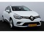 Renault Clio Estate 0.9 TCe Zen/ Trekhaak/ LED Dagrijverl./ DAB+/ Apple+Android/ Airco/ Navi/ Cruise/ Bluetooth/ Multi.Stuur/ Elek.Pakket/ Isofix/ C.V.Afstand.
