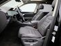 Volkswagen Touareg 3.0 TSi eHybrid 4MOTION Elegance 381 PK | V6 | Luchtvering | Plug-In | Nightvision | Panorama Dak | Trekhaak | Head-Updisplay | Stoelverwarming Voor & Achter | Dynaudio | Geheugenfunctie stoelen | Dealer Onderhouden